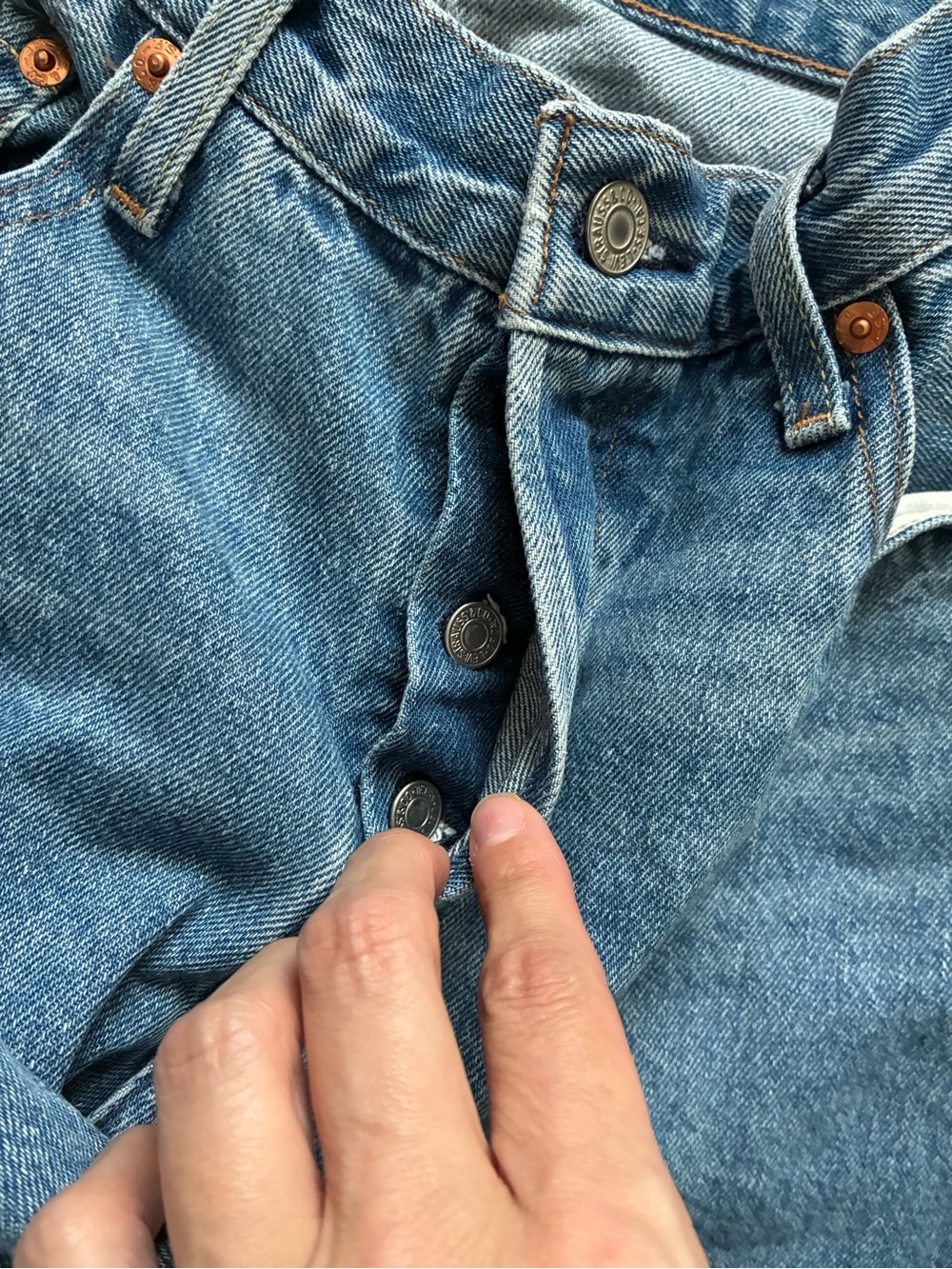 Levi’s 501 90’s Jeans - Picture 11 of 12